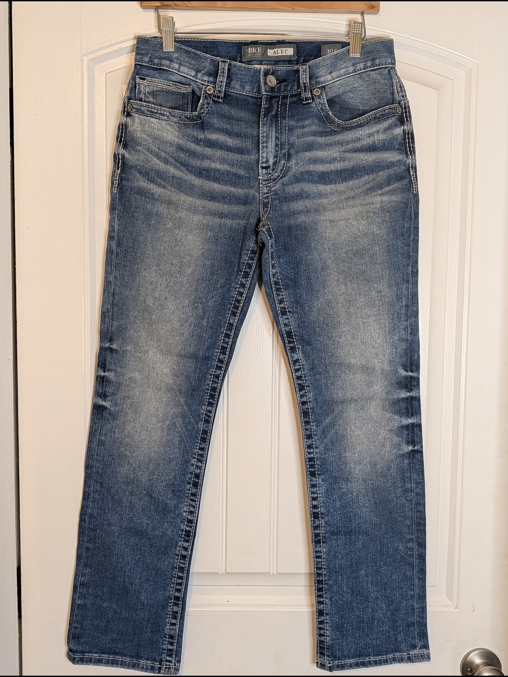 BKE Men’s Straight Jeans in Medium Blue Wash
